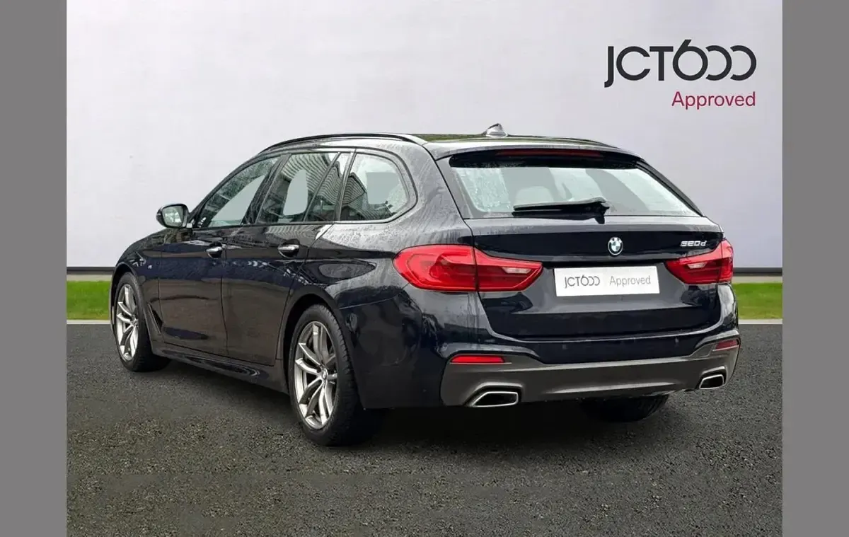 Begagnad BMW 520 M Sport 187 HK (137 kW) 2018 Svart Kombi