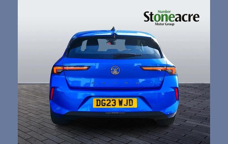 Used Vauxhall Astra Design Edition 130 HP (95 kW) 2023 Blue Hatchback