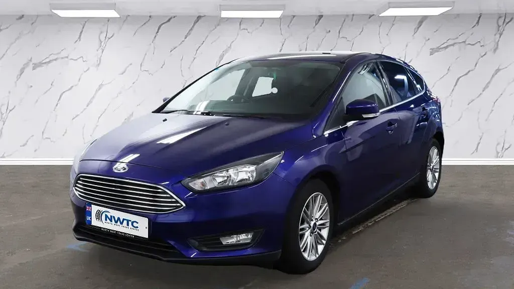 Used Ford Focus Zetec 125 HP (91 kW) 2018 Blue Hatchback