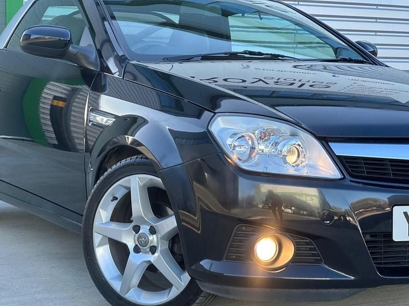 Used Vauxhall Tigra 90 HP (66 kW) 2007 Black Cabriolet
