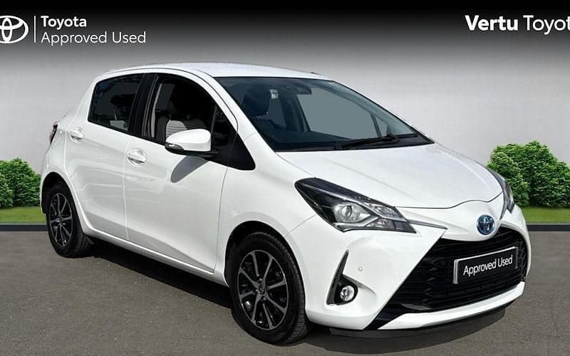 White Used 2018 Toyota Yaris Hybrid Hatchback | £10,937 (Fair price) - Image 1/4