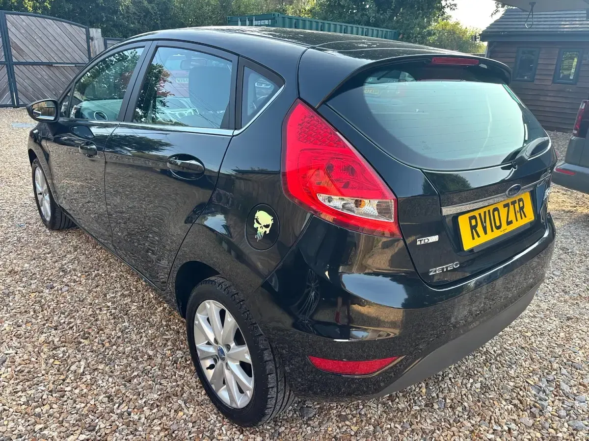 Used Ford Fiesta Zetec 70 HP (51 kW) 2010 Black Hatchback