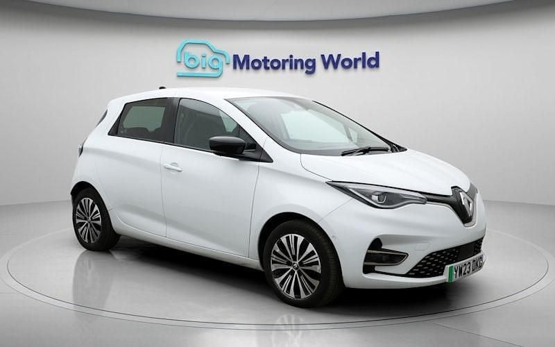 Used Renault Zoe Techno 100 kW (136 HP) 2023 White Hatchback