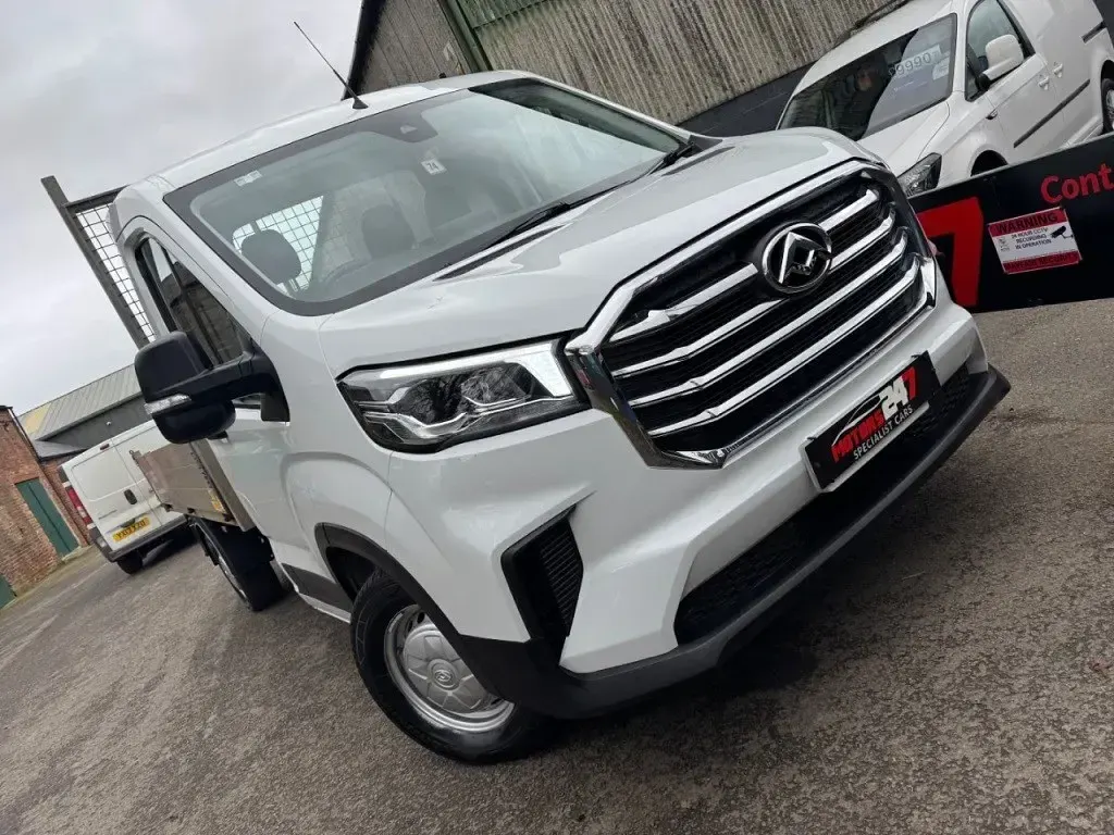 Usado Maxus V90 150 HP (110 kW) 2022 Branco Van