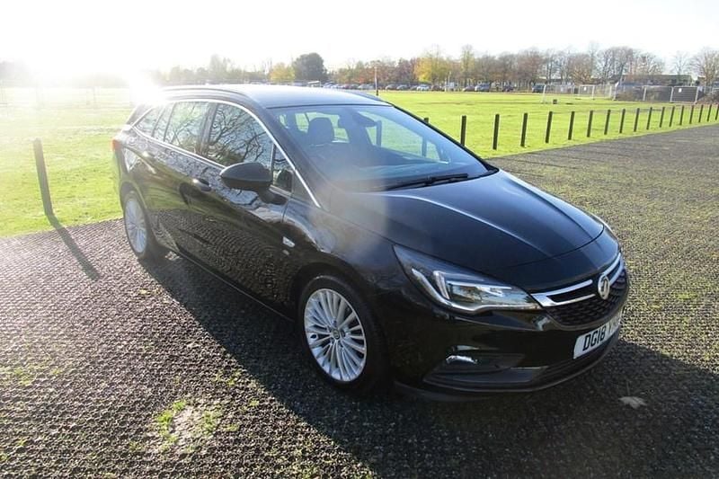 Black Used 2018 Vauxhall Astra Elite Estate | £6,995 (Fair price) - Image 1/1