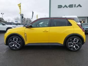 New Renault R5 Urban 88 kW (120 HP) 2025 Additional twotone metallic  pop yellow with bla Hatchback
