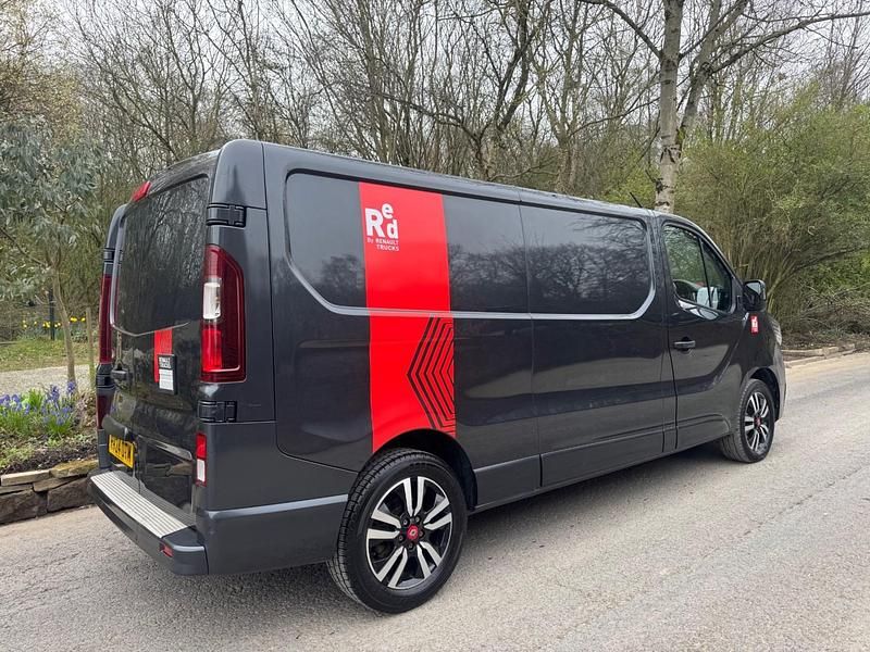 Begagnad Renault Trafic 150 HK (110 kW) 2024 Grå