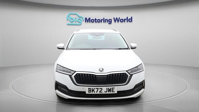 Used Skoda Octavia SE Technology 110 HP (80 kW) 2022 White Estate