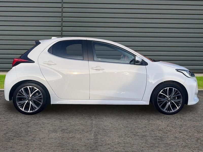 Used Toyota Yaris 116 HP (85 kW) 2022 White Hatchback