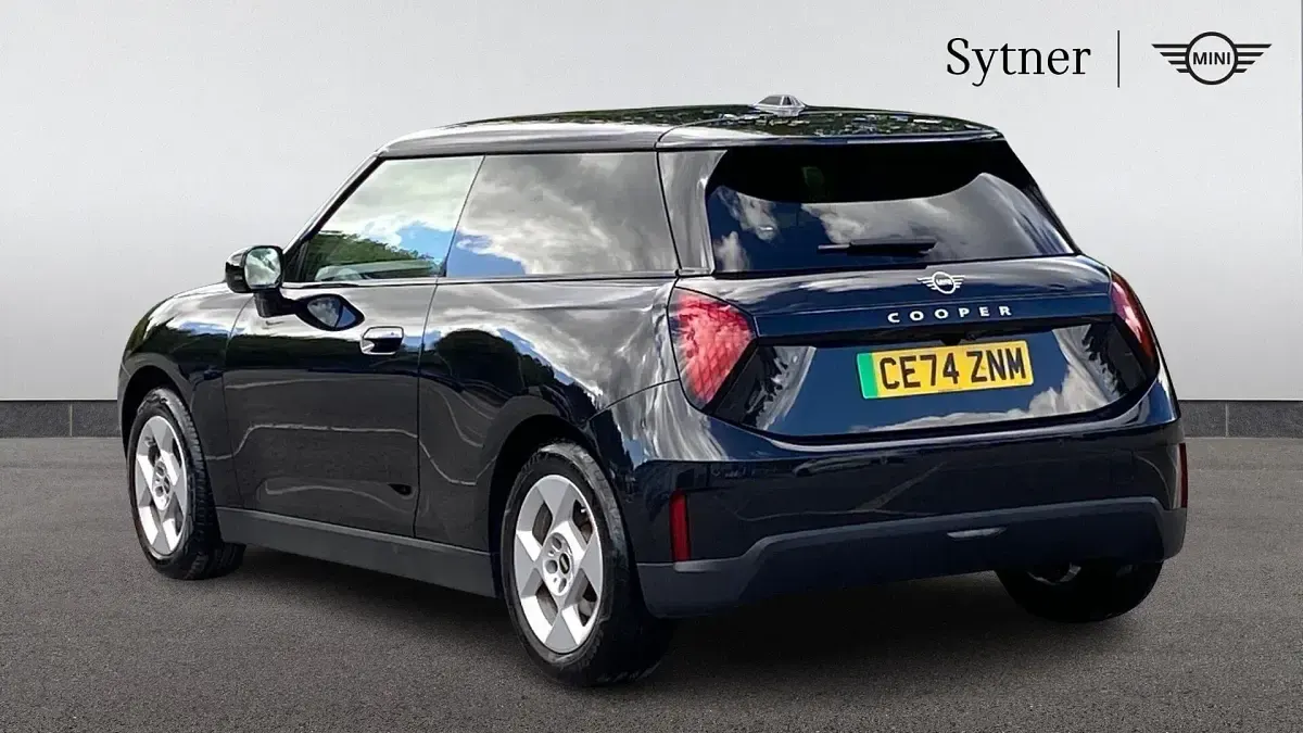 Used Mini Cooper Hatch 133 kW (181 HP) 2024 Black Hatchback
