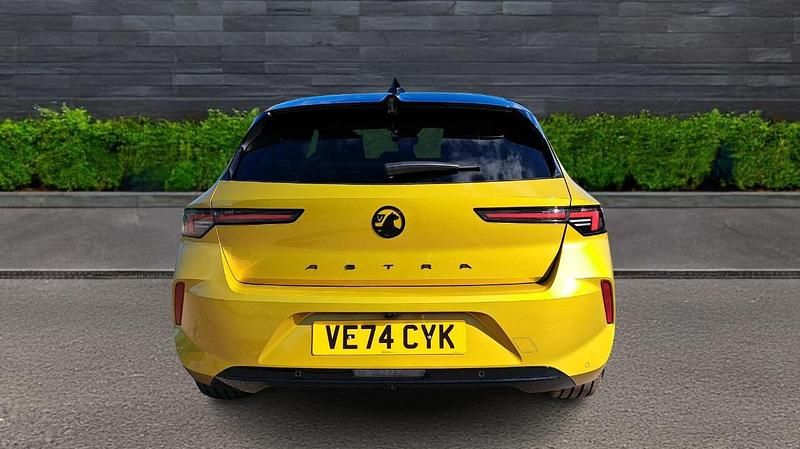 Used Vauxhall Astra Ultimate 128 HP (94 kW) 2024 Yellow Hatchback