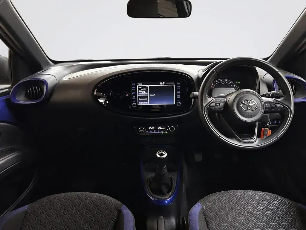 Used Toyota Aygo X 72 HP (52 kW) 2023 Blue SUV
