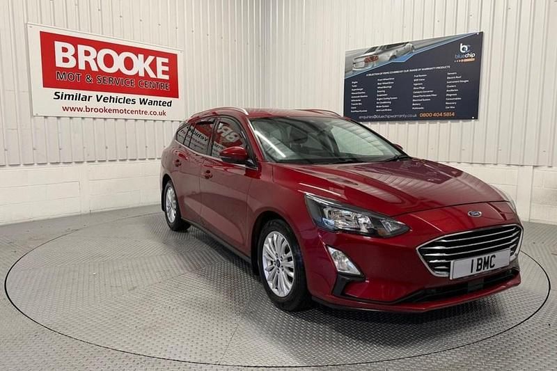 Used Ford Focus Titanium 120 HP (88 kW) 2020 Red Estate