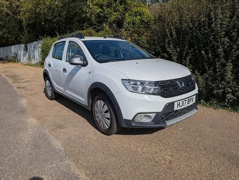 White Used 2017 Dacia Sandero Lauréate Hatchback | £5,895 (Fair price) - Image 1/4