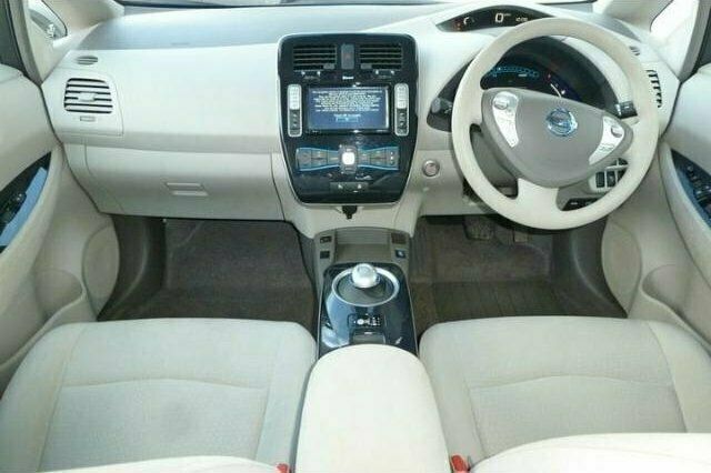 Begagnad Nissan Leaf 80 kW (109 HK) 2011 Halvkombi
