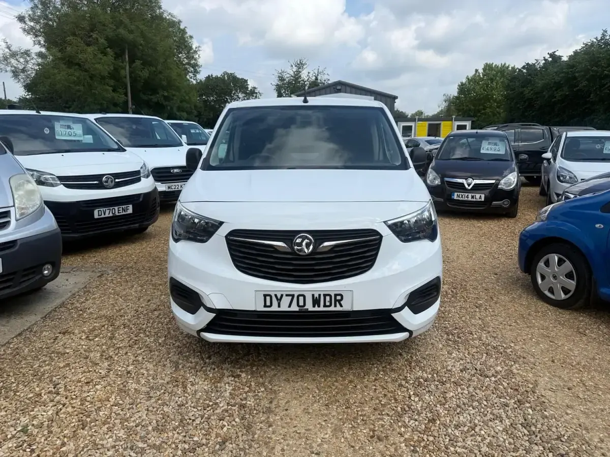 Used Vauxhall Combo Sportive 100 HP (73 kW) 2020 White MPV