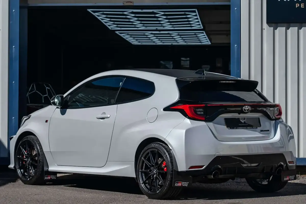 Used Toyota Yaris 272 HP (200 kW) 2021 White Hatchback