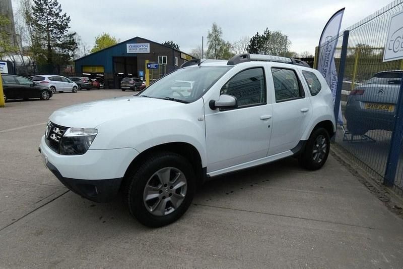 Second-hand Dacia Duster Lauréate 110 CP (80 kW) 2014 Alb SUV