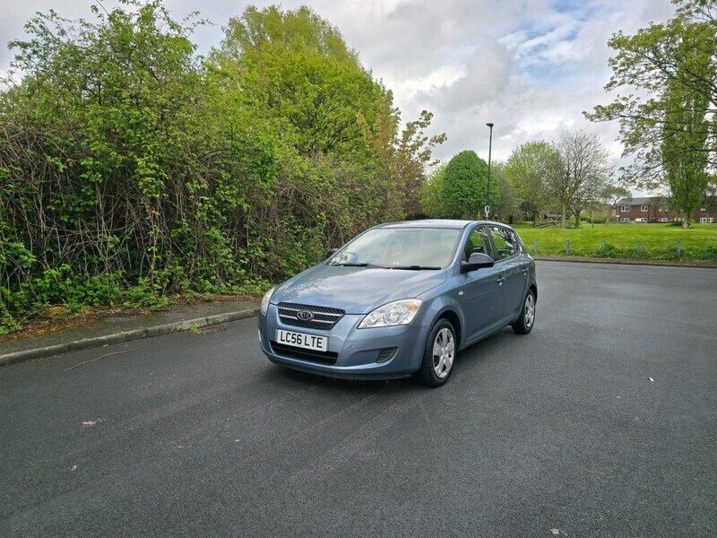 Blue Used 2007 Kia Ceed Hatchback | £900 (Fair price) - Image 1/4