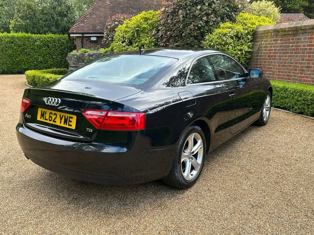 Używany Audi A5 Advanced 177 KM (130 kW) 2012 Czarny Coupe