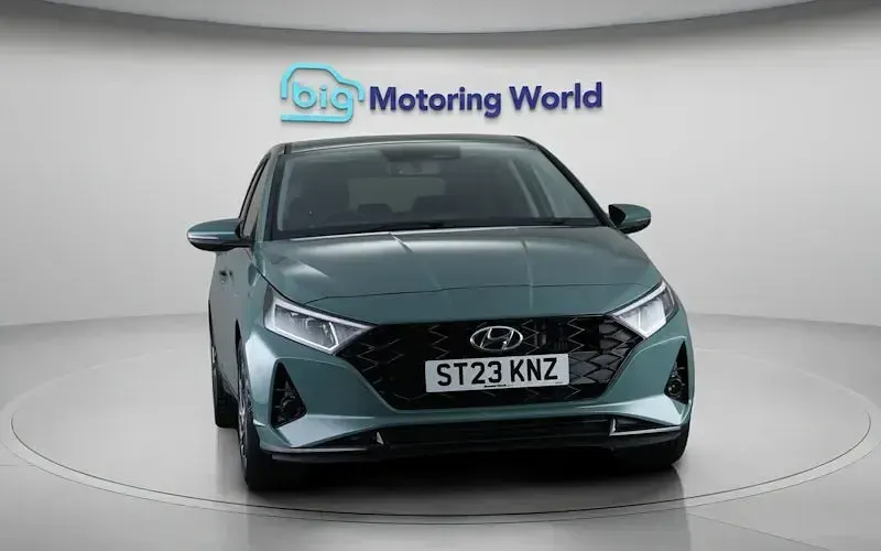 Used Hyundai i20 Premium 101 HP (74 kW) 2023 Green Hatchback