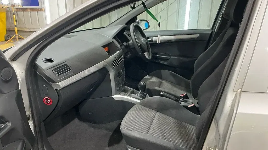 Used Vauxhall Astra Sportive 110 HP (80 kW) 2009 Silver Van