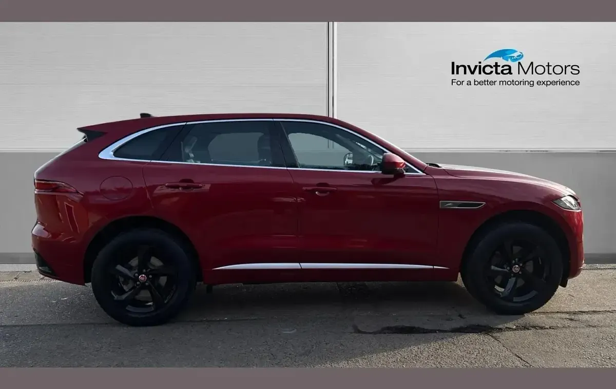 Second-hand Jaguar F-Pace R-Dynamic 204 CP (150 kW) 2022 Roșu SUV