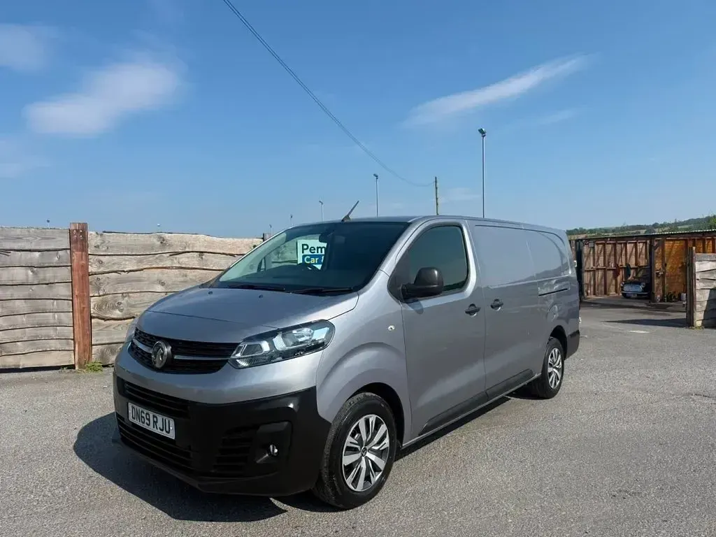 Used Vauxhall Vivaro S 100 HP (73 kW) 2019 Grey MPV