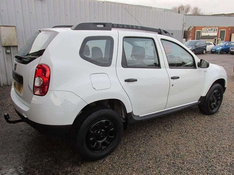 Used Dacia Duster Ambiance 2015 White Hatchback