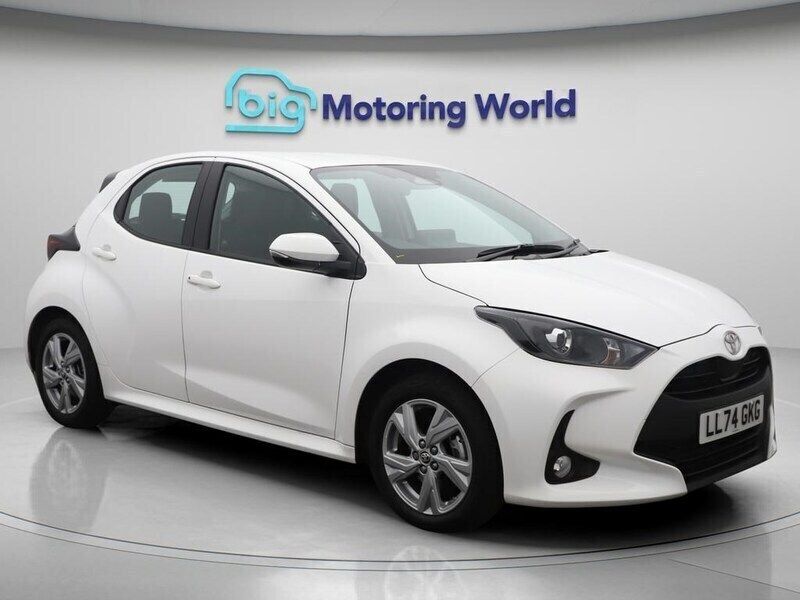 White Used 2024 Toyota Yaris Hybrid Hatchback | £17,625 (Good price) - Image 1/4