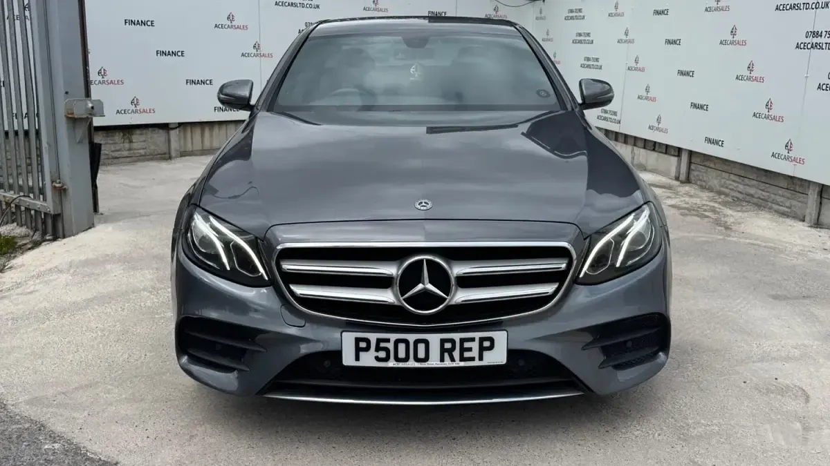 Begagnad Mercedes E220 AMG line 194 HK (142 kW) 2017 Grå Sedan