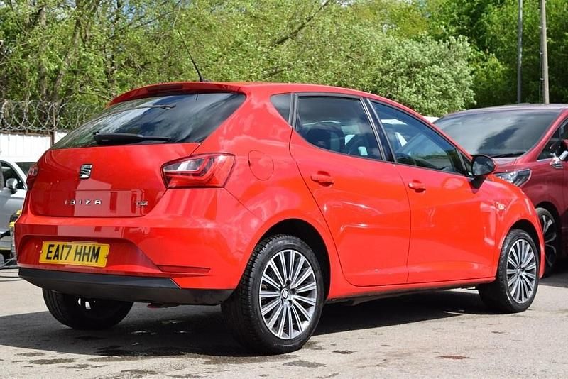 Begagnad Seat Ibiza SE Technology 90 HK (66 kW) 2017 Röd Halvkombi