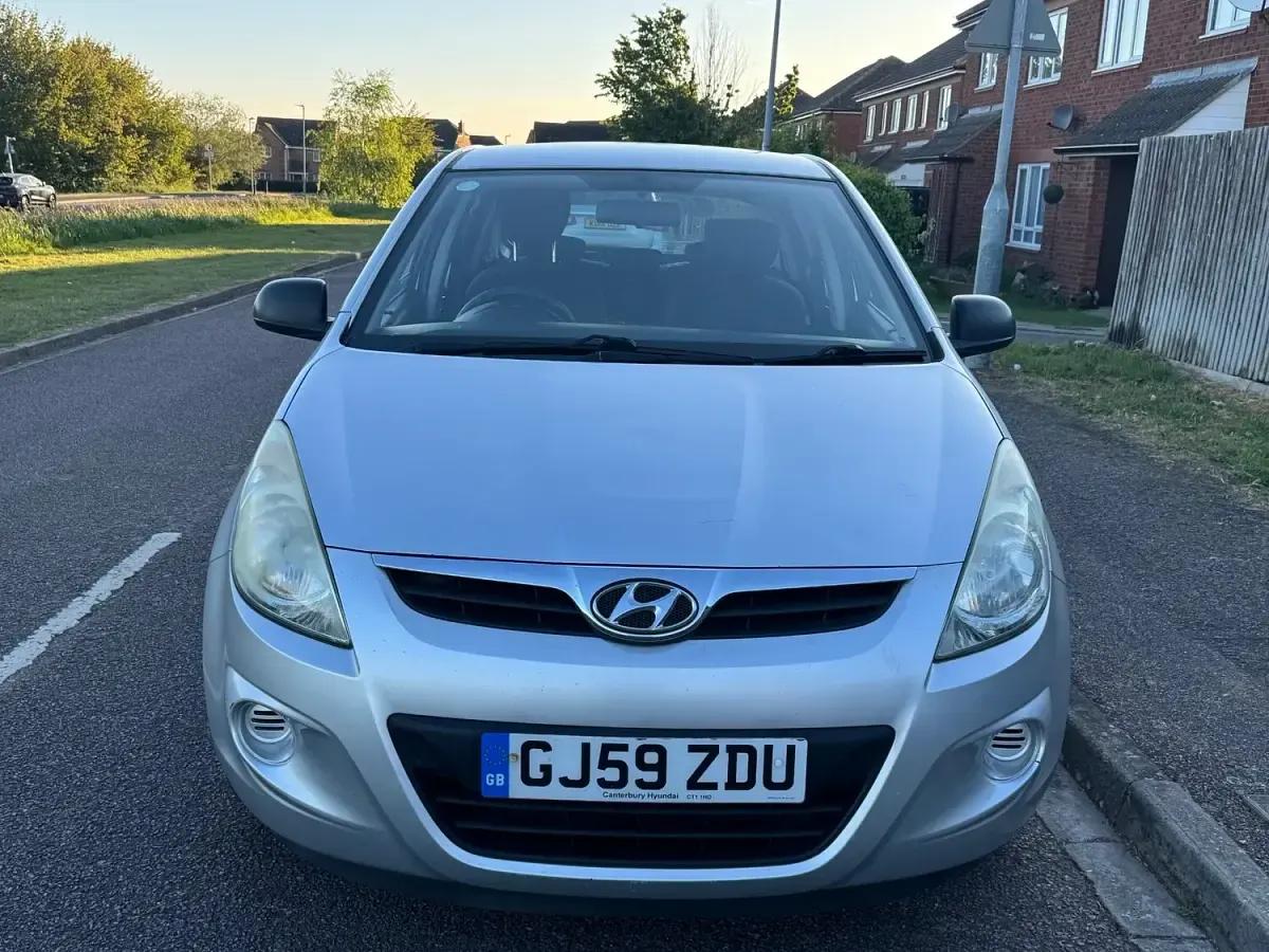 Used Hyundai i20 Classic 78 HP (57 kW) 2009 Silver Hatchback