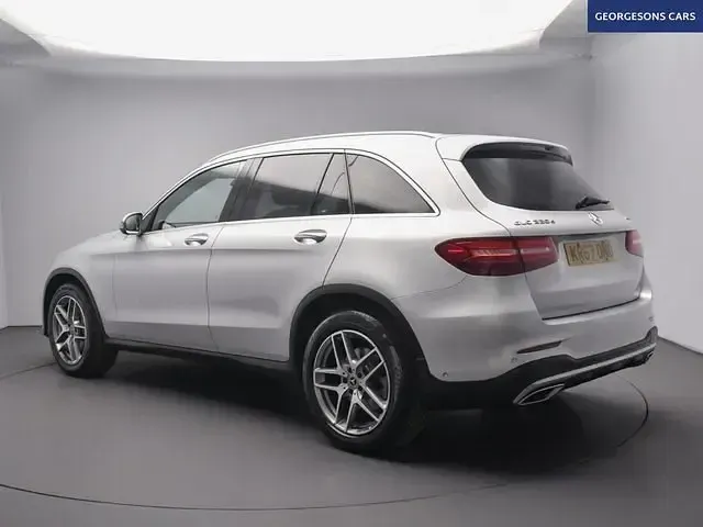 Second-hand Mercedes GLC220 AMG line 170 CP (125 kW) 2017 Argintiu SUV