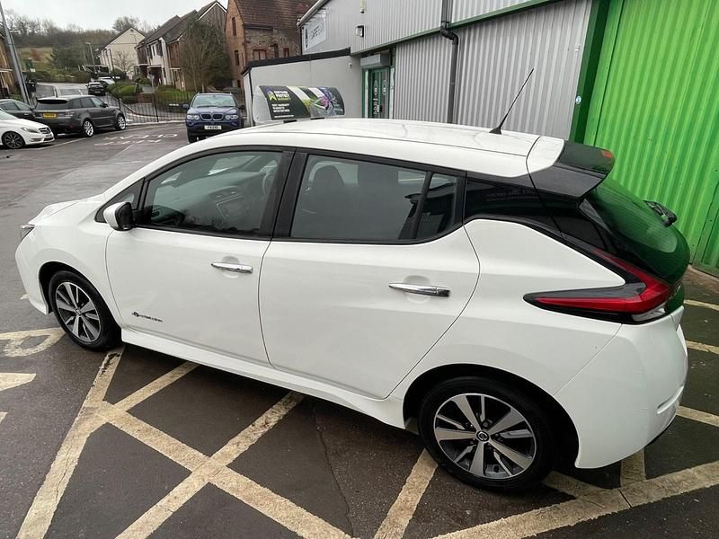 Used Nissan Leaf Acenta 110 kW (150 HP) 2020 White Hatchback
