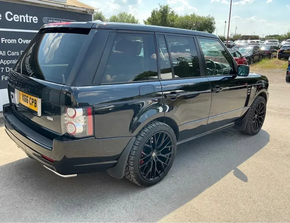 Used Land Rover Range Rover Vogue 313 HP (230 kW) 2011 Black SUV