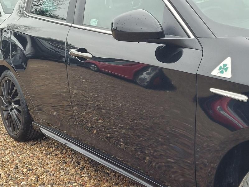 Used Alfa Romeo Giulietta Quadrifoglio Verde 240 HP (176 kW) 2016 Black Hatchback