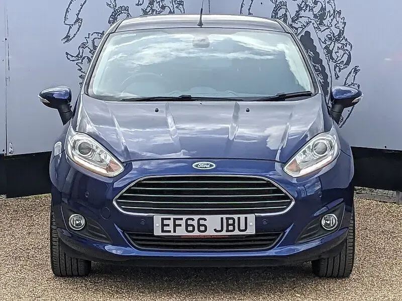 Used Ford Fiesta Titanium 120 HP (88 kW) 2016 Blue Hatchback