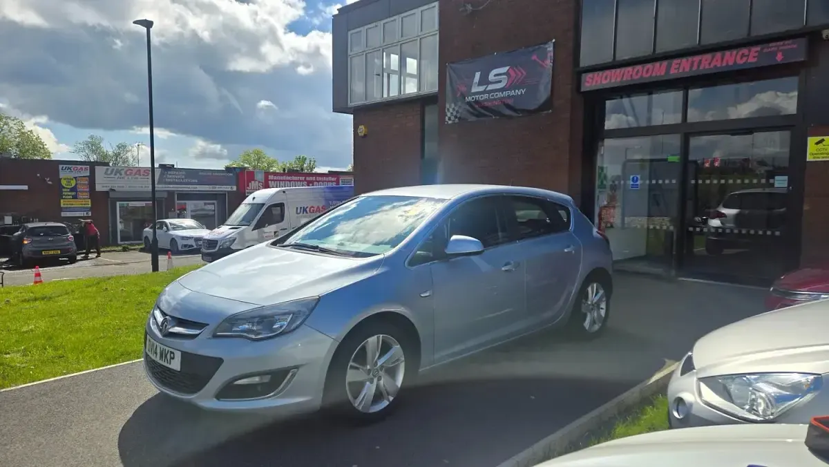 Used Vauxhall Astra SRi 2014 Silver Hatchback