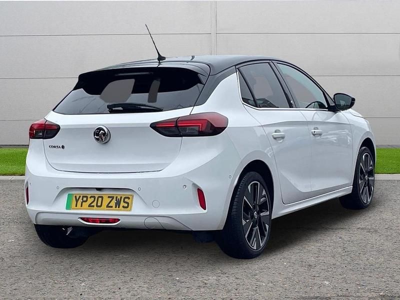 Second-hand Vauxhall Corsa-e Elite 98 kW (134 CP) 2020 Alb Hatchback