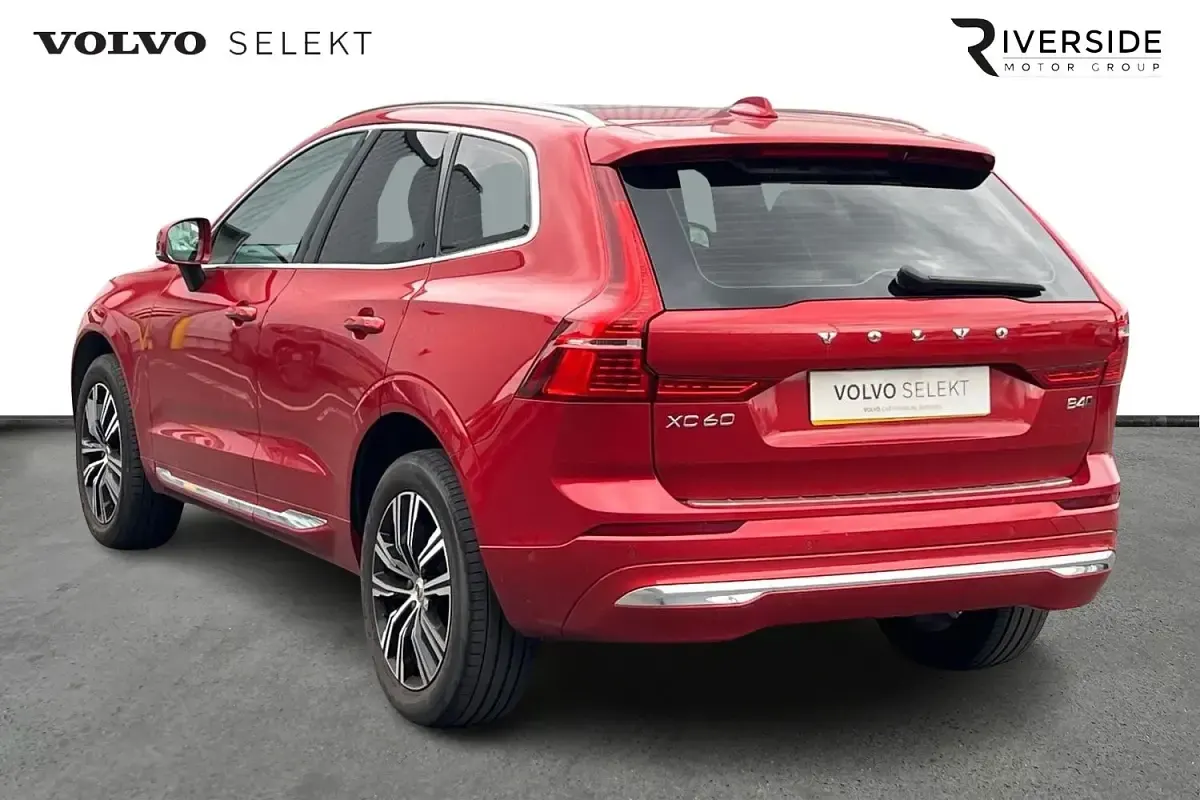 Usado Volvo XC60 Inscription 197 HP (144 kW) 2022 Vermelho SUV