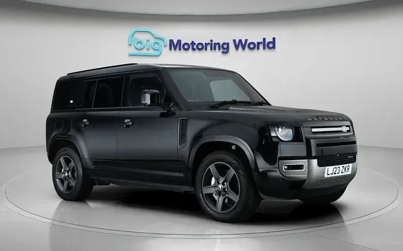 Used Land Rover Defender SE Dynamic 404 HP (297 kW) 2023 Black SUV