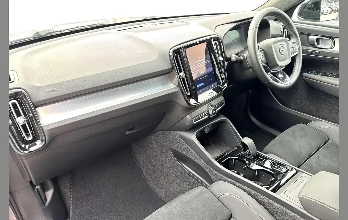 Used Volvo XC40 Plus 197 HP (144 kW) 2025 Aurora silver SUV