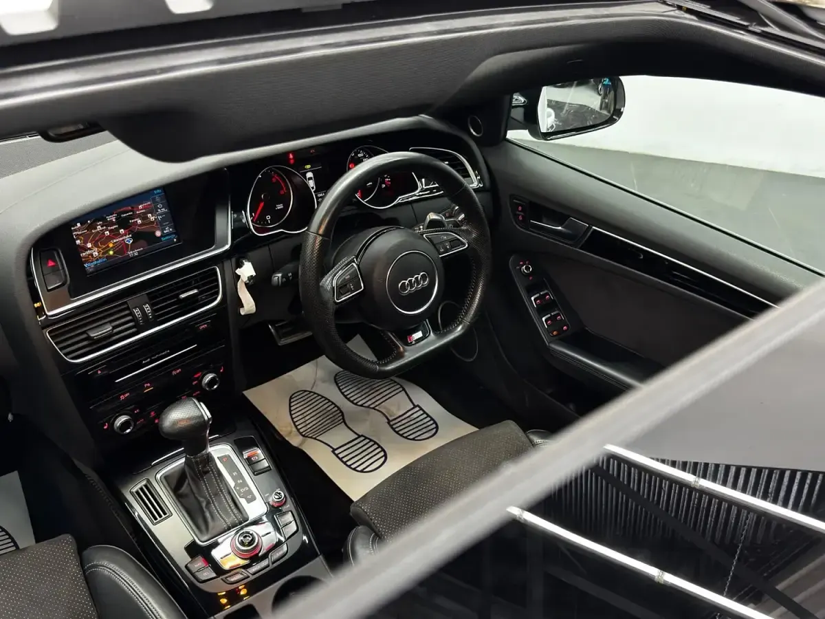 Used Audi A5 Sportback Advanced 177 HP (130 kW) 2015 White Hatchback