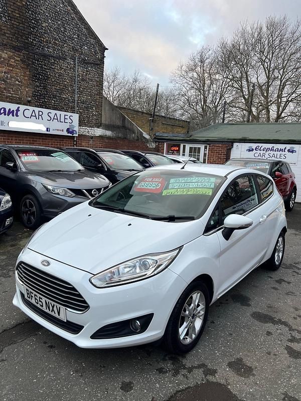 Used Ford Fiesta Zetec 82 HP (60 kW) 2015 White Hatchback