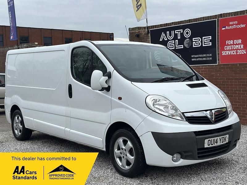 Used Vauxhall Vivaro 115 HP (84 kW) 2014 White MPV