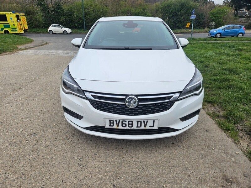White Used 2018 Vauxhall Astra SRi Hatchback | £4,490 (Fair price) - Image 1/4