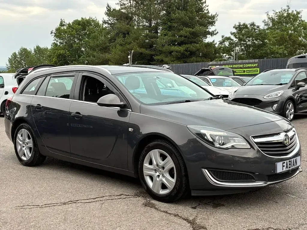 Used Vauxhall Insignia Design Edition 136 HP (100 kW) 2016 Grey Estate