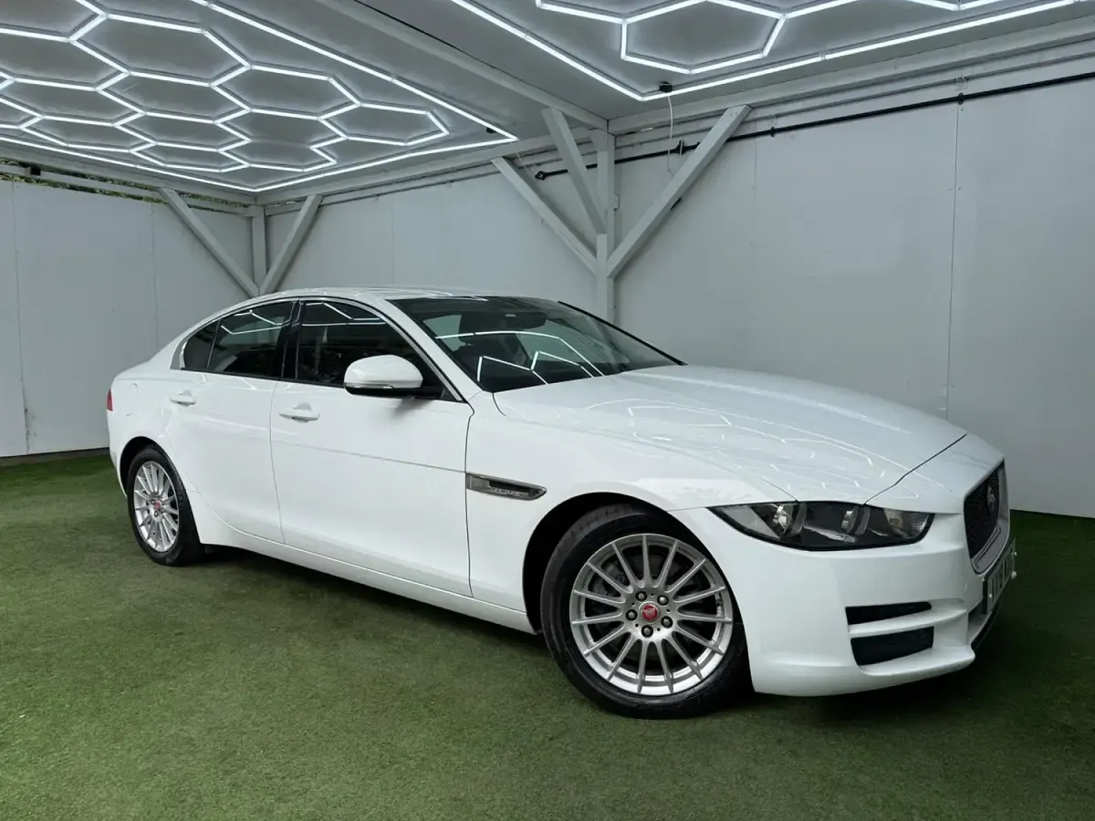 Used Jaguar XE SE 163 HP (119 kW) 2018 White Sedan