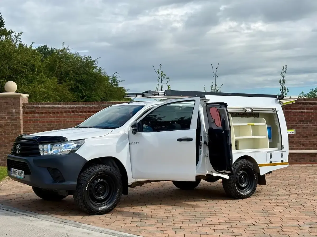 Used Toyota HiLux Active 150 HP (110 kW) 2018 White Pickup